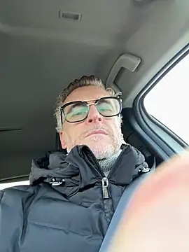 Snapshot of Axl_hot chatting on February 22, 8:49 am Axl hot online show from February 22, 8:49 am