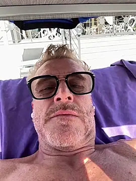 Snapshot of Axl_hot chatting on May 26, 3:54 pm Axl hot online show from May 26, 3:54 pm