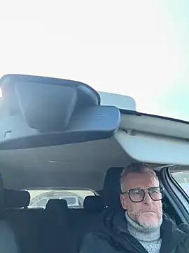 Axl hot online show from March 8, 9:23 am