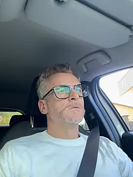 Axl hot online show from April 3, 3:29 pm