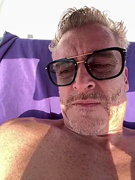 Snapshot of Axl_hot chatting on May 25, 3:55 pm Axl hot online show from May 25, 3:55 pm