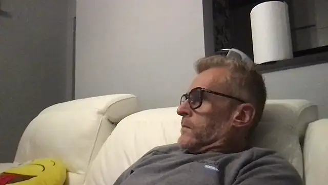 Axl hot online show from November 14, 8:56 pm