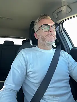 Axl hot online show from April 2, 3:19 pm