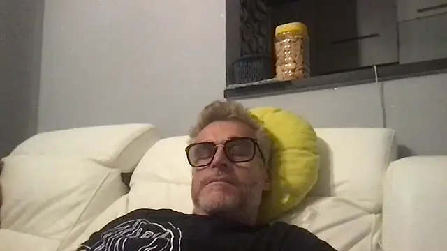 Snapshot of Axl_hot chatting on June 1, 9:14 pm Axl hot online show from June 1, 9:14 pm