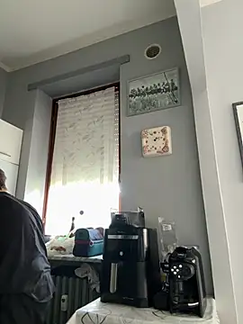 Snapshot of Axl_hot chatting on February 19, 12:13 pm Axl hot online show from February 19, 12:13 pm