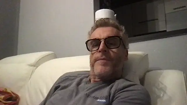 Snapshot of Axl_hot chatting on February 12, 9:36 pm Axl hot online show from February 12, 9:36 pm