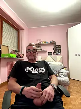 Axl hot online show from January 11, 2:57 pm