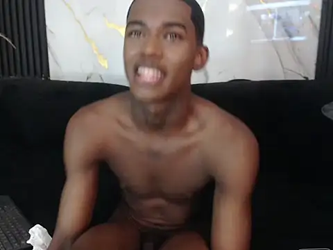 Snapshot of brihansexx chatting on December 19, 7:55 am brihansexx online show from December 19, 7:55 am