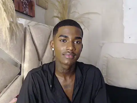 Snapshot of brihansexx chatting on February 24, 5:41 am brihansexx online show from February 24, 5:41 am