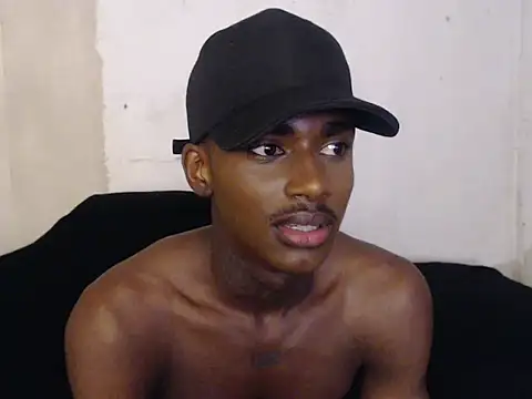 Snapshot of brihansexx chatting on February 17, 5:05 am brihansexx online show from February 17, 5:05 am