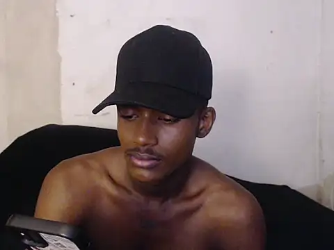 Snapshot of brihansexx chatting on February 14, 7:08 am brihansexx online show from February 14, 7:08 am