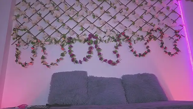 Snapshot of Lolarosesxs chatting on November 5, 5:49 pm Lolarosesxs online show from November 5, 5:49 pm