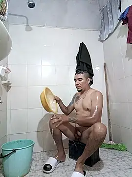 Snapshot of SecurePlanet9 chatting on January 15, 2:37 am SecurePlanet9 online show from January 15, 2:37 am