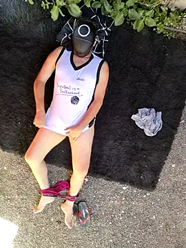 Snapshot of bad_wolf28 chatting on October 24, 10:36 am bad wolf28 online show from October 24, 10:36 am