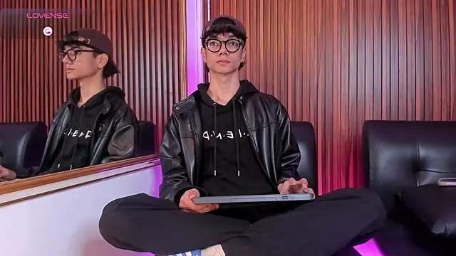 Snapshot of Phillicious__ chatting on February 2, 11:59 pm Phillicious online show from February 2, 11:59 pm