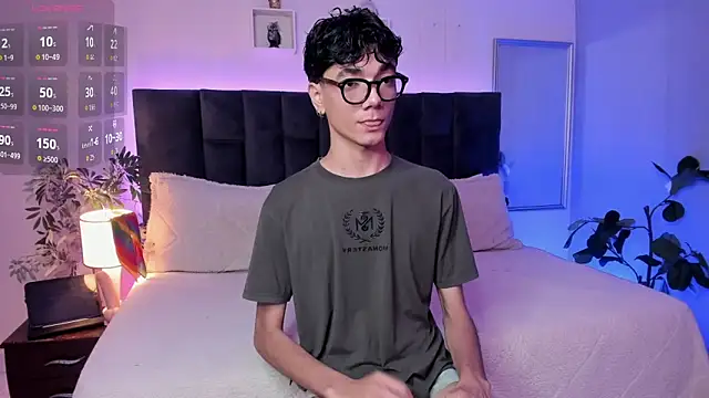 Phillicious   online show from June 10, 10:44 pm