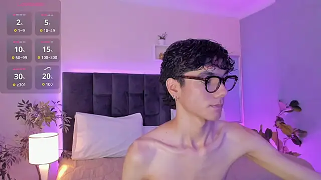 Phillicious   online show from December 2, 9:49 pm