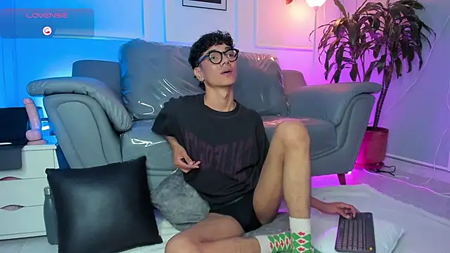 Snapshot of Phillicious__ chatting on March 29, 6:15 am Phillicious online show from March 29, 6:15 am