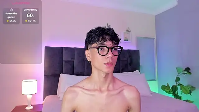 Snapshot of Phillicious__ chatting on January 5, 11:08 pm Phillicious online show from January 5, 11:08 pm