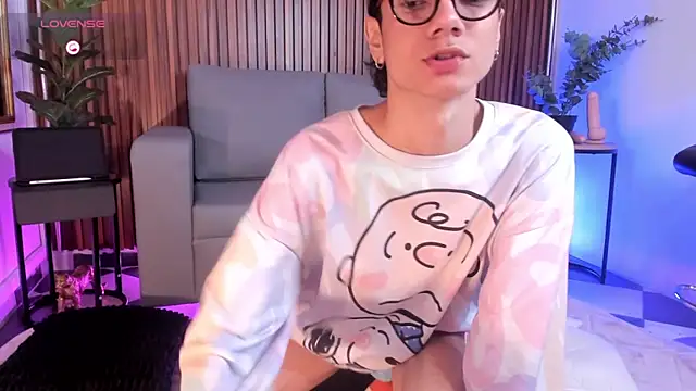 Snapshot of Phillicious__ chatting on February 18, 12:08 am Phillicious online show from February 18, 12:08 am