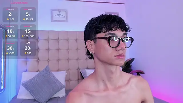 Phillicious   online show from November 5, 5:43 am