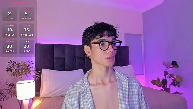 Phillicious   online show from December 1, 9:37 pm