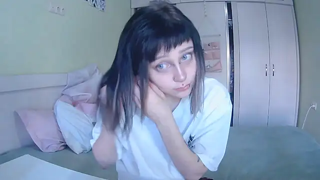 Snapshot of SineKiraReal chatting on September 23, 10:22 am SineKiraReal online show from September 23, 10:22 am