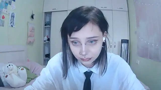 Snapshot of SineKiraReal chatting on October 8, 10:17 am SineKiraReal online show from October 8, 10:17 am