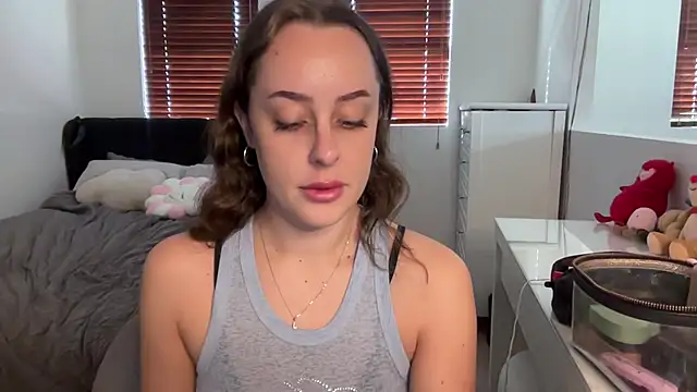 Snapshot of julietmills chatting on November 12, 9:18 pm julietmills online show from November 12, 9:18 pm