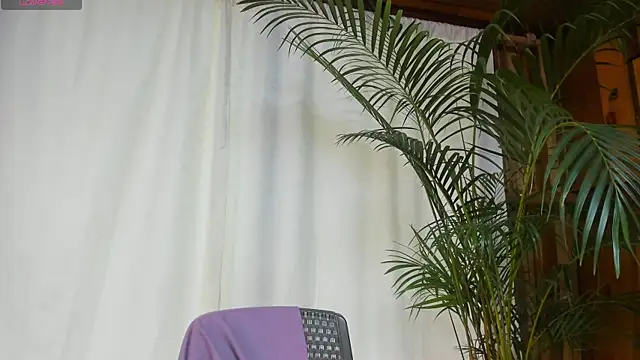 aliciakozlov online show from May 14, 8:39 pm