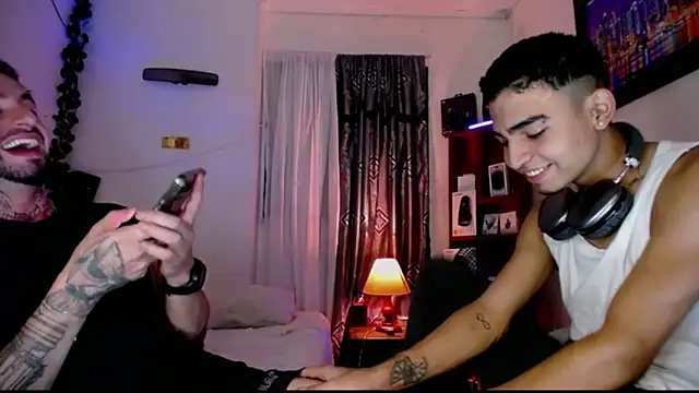 Snapshot of Edwardjonnes chatting on February 7, 2:08 am Edwardjonnes online show from February 7, 2:08 am