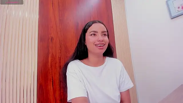 Snapshot of KhateAndersson chatting on January 7, 8:25 pm KhateAndersson online show from January 7, 8:25 pm