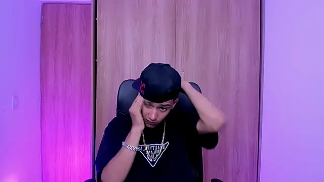 Toy boy777 online show from February 18, 9:00 pm