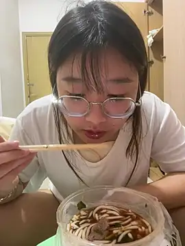 sisi-maiden online show from March 25, 11:53 am