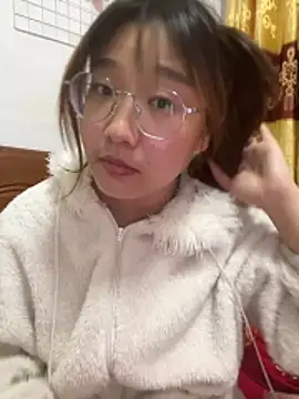 sisi-maiden online show from February 23, 1:55 pm