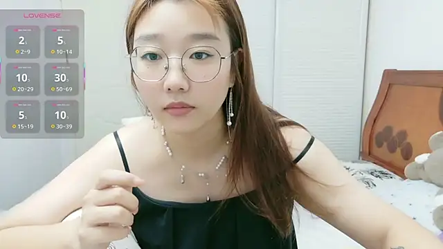 Snapshot of sisi-maiden chatting on September 18, 6:05 am sisi-maiden online show from September 18, 6:05 am