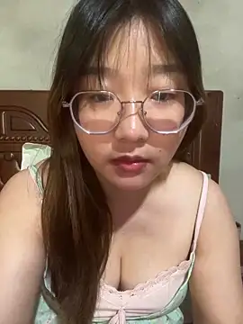 Snapshot of sisi-maiden chatting on April 23, 3:46 am sisi-maiden online show from April 23, 3:46 am