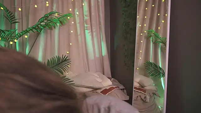 Snapshot of Sense_Of_Rosemary chatting on December 20, 5:32 am Sense Of Rosemary online show from December 20, 5:32 am