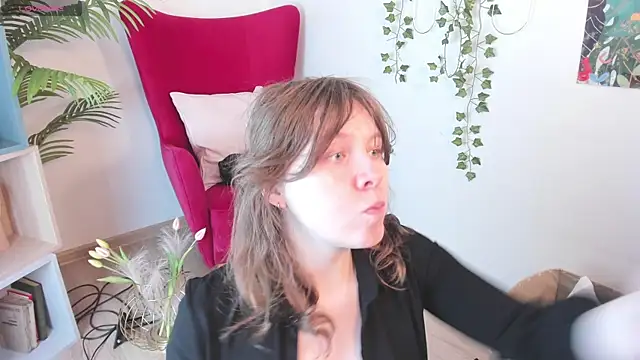 Snapshot of Sense_Of_Rosemary chatting on May 6, 5:33 am Sense Of Rosemary online show from May 6, 5:33 am