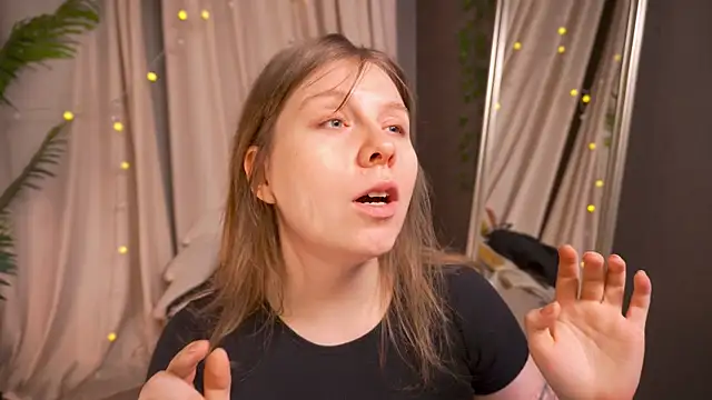 Snapshot of Sense_Of_Rosemary chatting on February 7, 5:48 am Sense Of Rosemary online show from February 7, 5:48 am