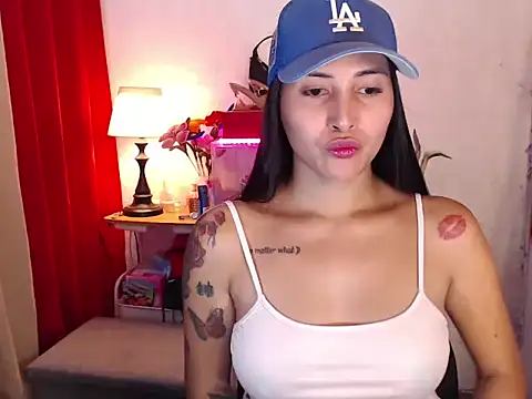 alicemoore69 online show from May 10, 12:03 am