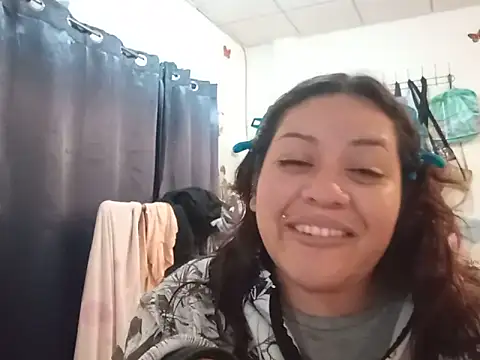 Snapshot of Kitty_WetXxX chatting on June 6, 11:21 pm Kitty WetXxX online show from June 6, 11:21 pm