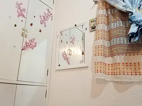 Kitty WetXxX online show from November 22, 12:21 am