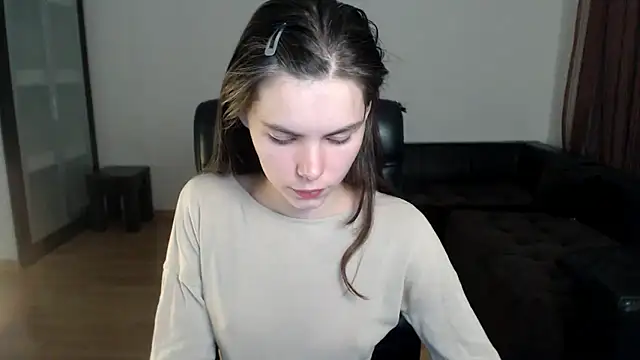 Snapshot of AmelieReve chatting on October 13, 5:25 pm AmelieReve online show from October 13, 5:25 pm
