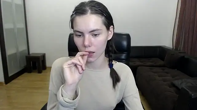 Snapshot of AmelieReve chatting on October 18, 4:53 pm AmelieReve online show from October 18, 4:53 pm