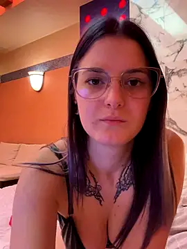 SuzyMiu online show from November 24, 11:10 am