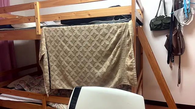 SuzyMiu online show from November 8, 8:29 am