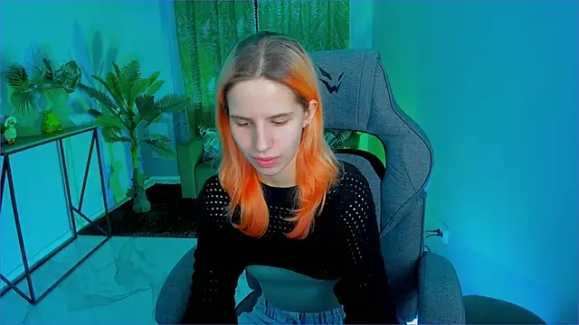 Snapshot of NitaNihil chatting on December 1, 7:09 am NitaNihil online show from December 1, 7:09 am