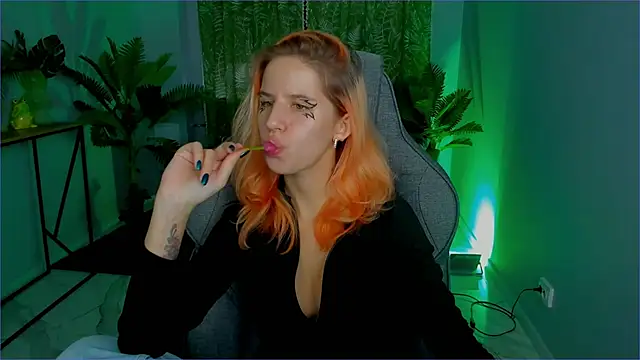 Snapshot of NitaNihil chatting on December 3, 9:53 am NitaNihil online show from December 3, 9:53 am