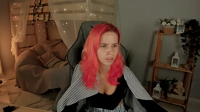 Snapshot of NitaNihil chatting on October 21, 7:24 pm NitaNihil online show from October 21, 7:24 pm